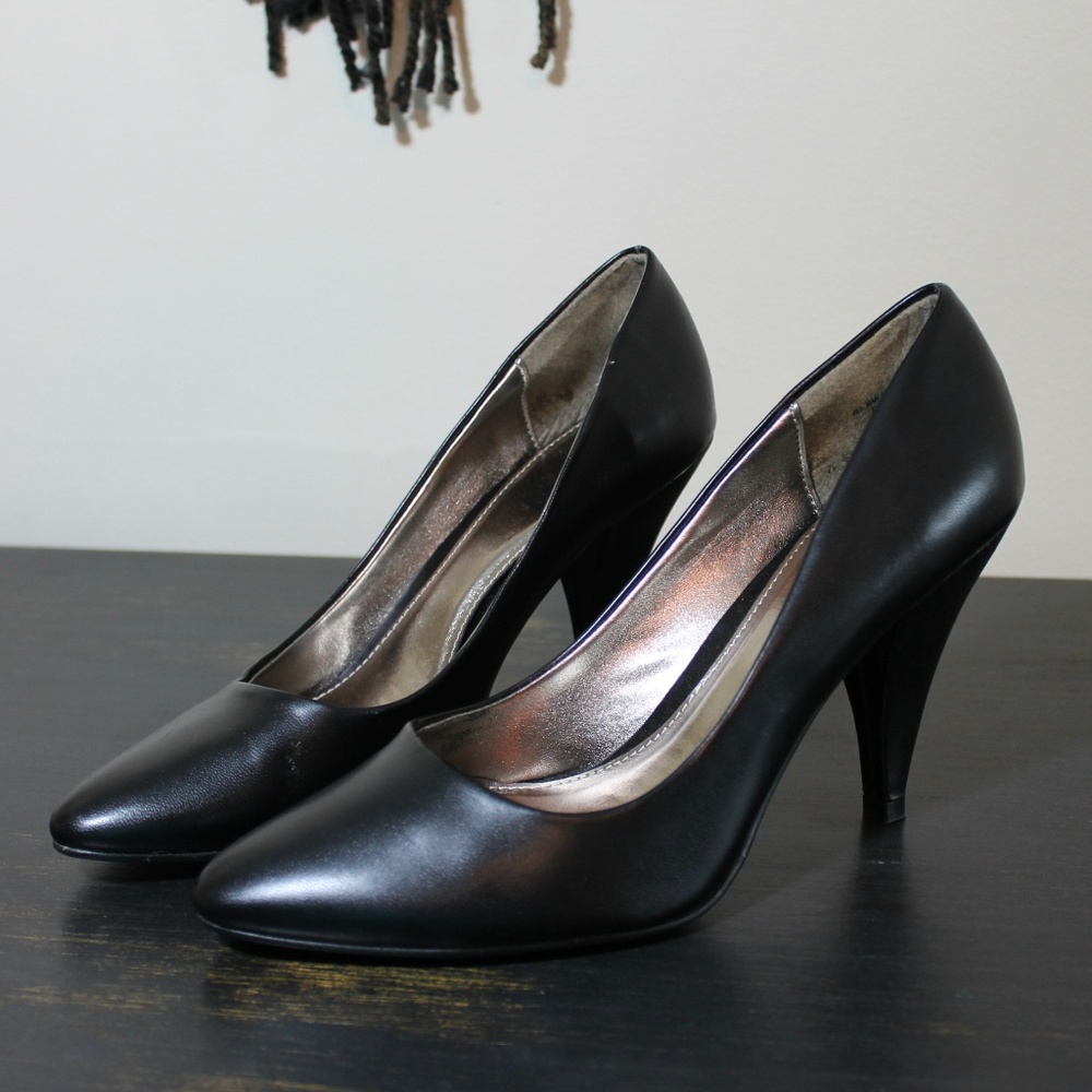 nearly new black unlisted high heels